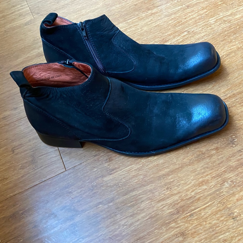 Robert Wayne Black Suede Nirvana Zip Low Ankle Boot with Storage Bags